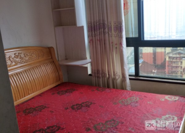 处于石桥铺核心地段，紧邻渝州交易城，交通，购物方便。轨道5号线即将开通，家具齐全，拎包入住。-1