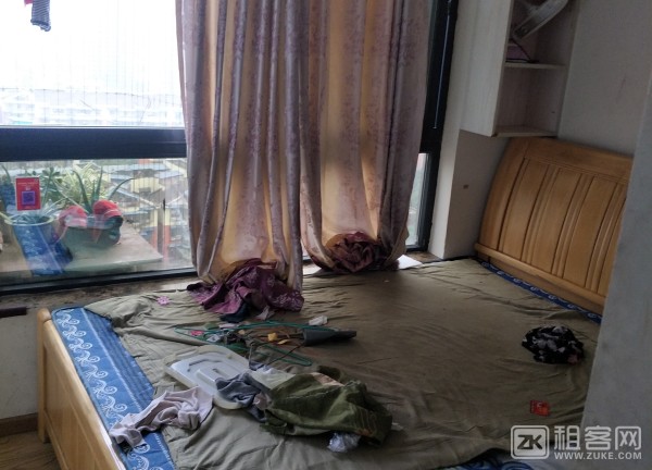 处于石桥铺核心地段，紧邻渝州交易城，交通，购物方便。轨道5号线即将开通，家具齐全，拎包入住。-3