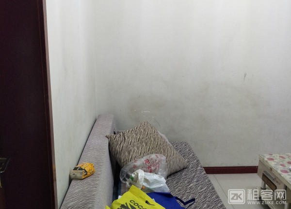 处于石桥铺核心地段，紧邻渝州交易城，交通，购物方便。轨道5号线即将开通，家具齐全，拎包入住。-6