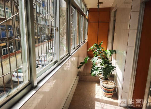 咸阳乐育北路三室两厅精装房-4