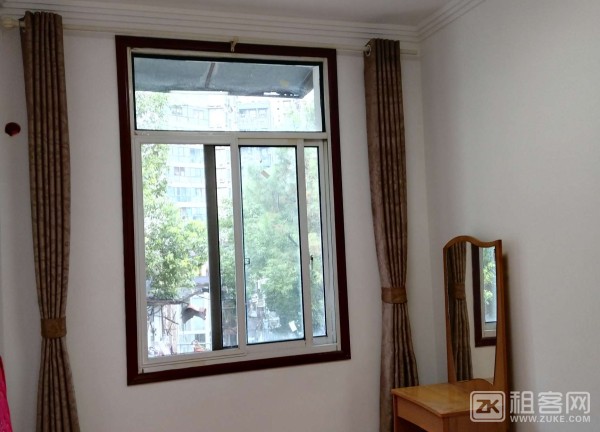 紧邻名校，交通便利，闹中取静
-3