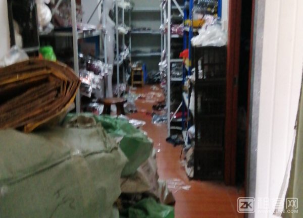 金尚路板上地铁口附近厂房出租-2