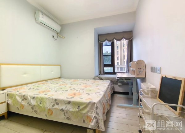 重庆融创凡尔赛3室2厅2卫出租-2