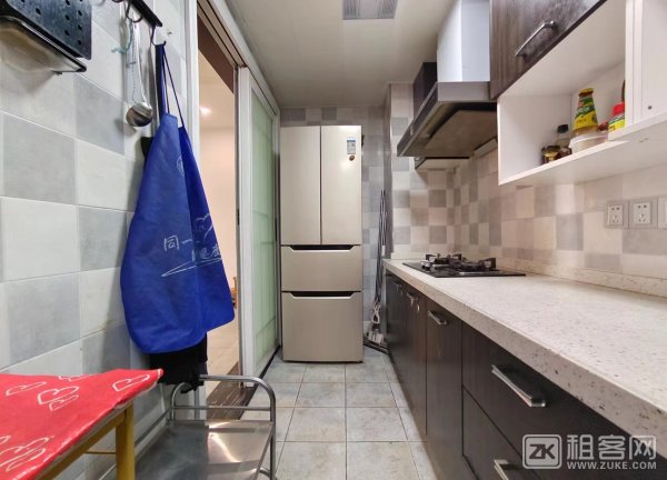 重庆融创凡尔赛3室2厅2卫出租-4