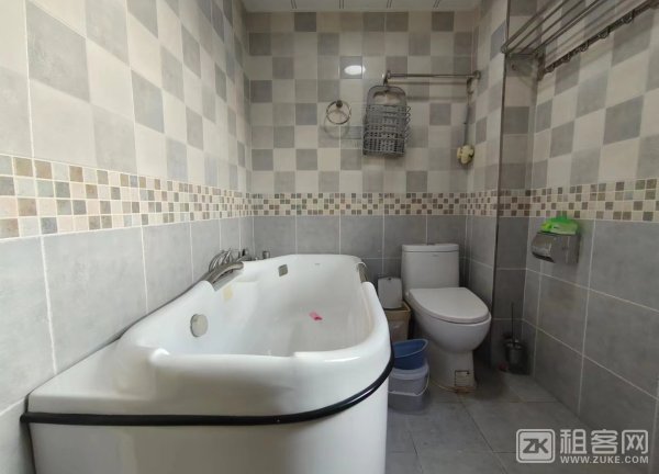 重庆融创凡尔赛3室2厅2卫出租-3